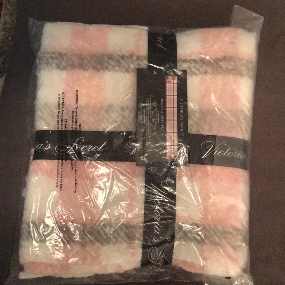 Victoria’s secret plaid scarf